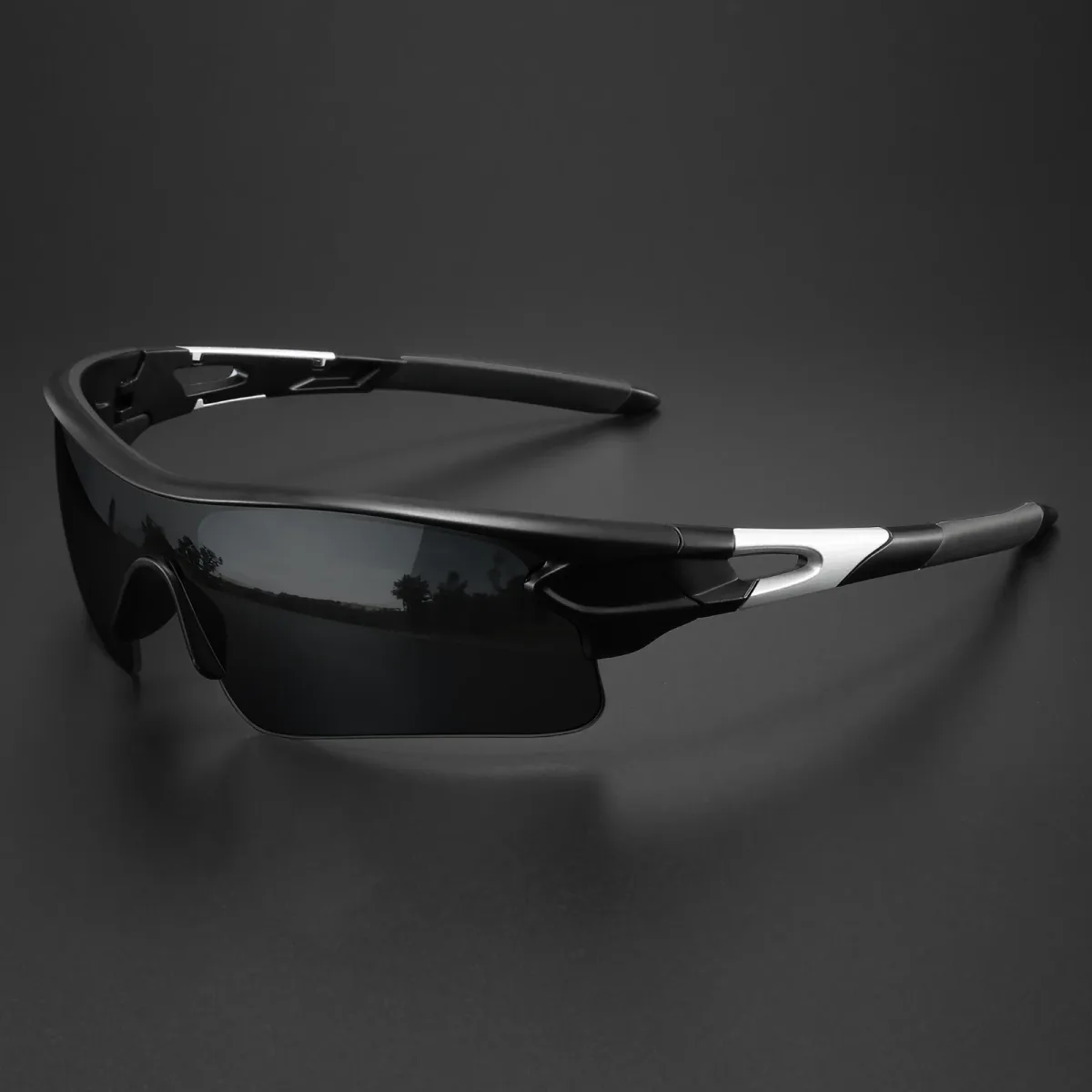 Lunettes de soleil de sport enveloppantes