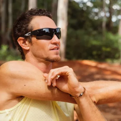 Lunettes de soleil de sport enveloppantes – image 2
